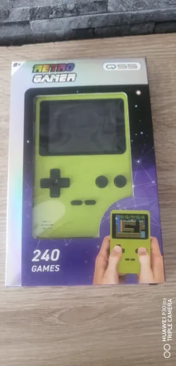 Console de jeux avec 240 jeux