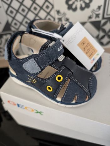 Sandales d'été garçon tout cuir doux et souple. Idéal premier pas. Taille 20. Neuf. Geox 