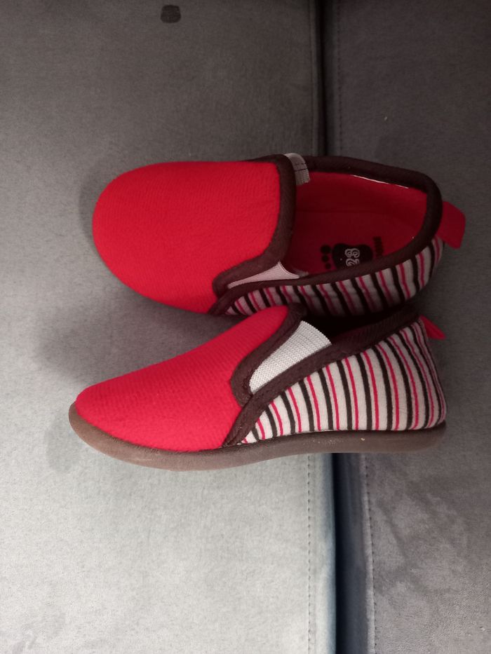 Chaussons neufs 23 - photo numéro 2