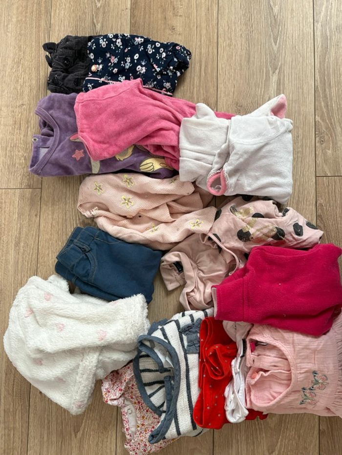 Gros lot de vêtement fille 3/9/12/18 et 24 mois - photo numéro 3