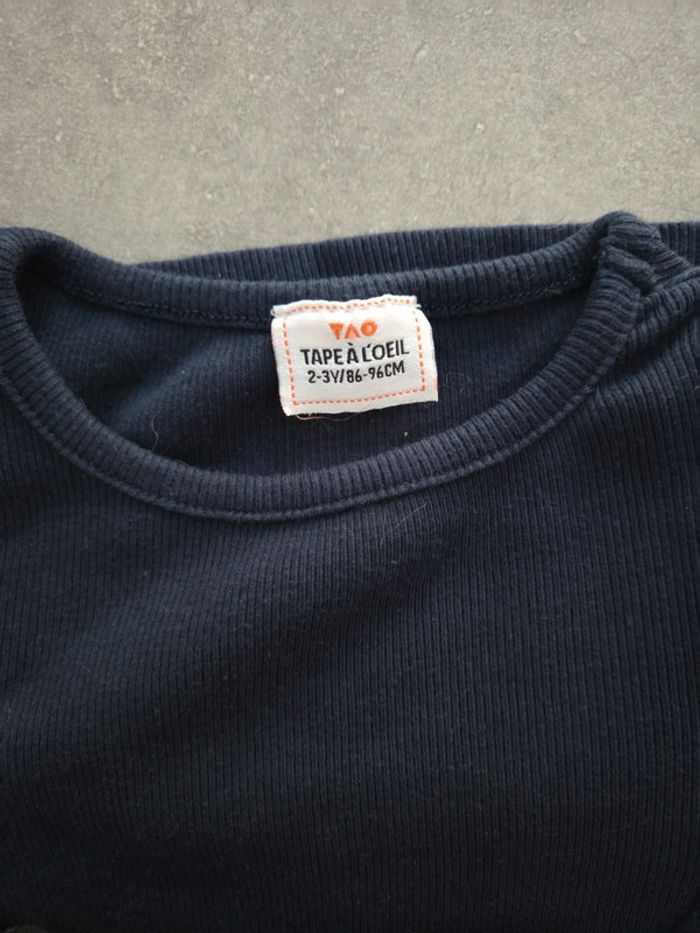 Lot 3 pull fille Tshirt manche longue bleu noir T2-4ans TBE tape à l'œil h&m - photo numéro 2
