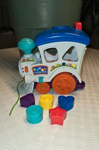 Train locomotive jeu de formes encastrables avec bruitages et musique