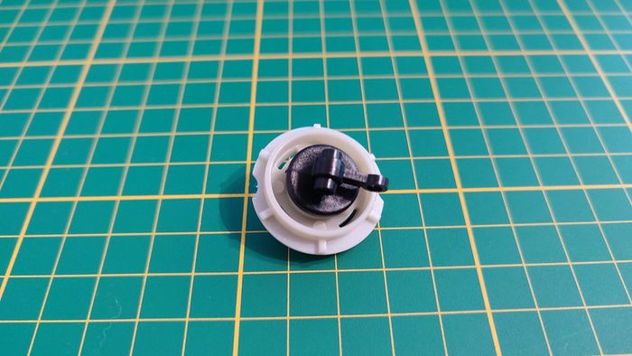 Axe jante avant pièce détachée miniature 1/18 Citroën traction 15cv 1952 Maisto #B36 - photo numéro 2