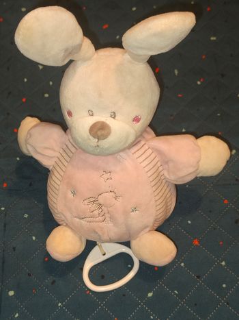 Lapin musical doudou rose et beige