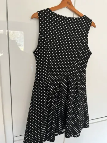 Robe 👗 noir et blanc sans manche XL
