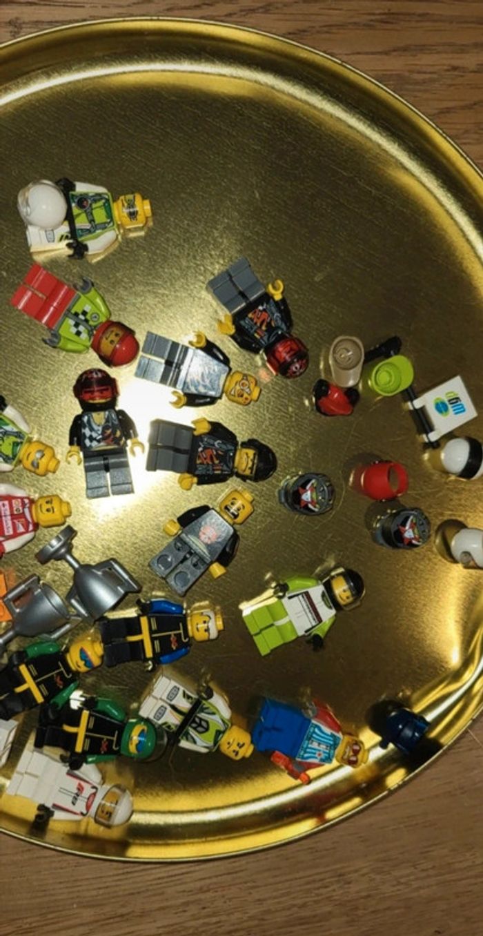 Lot 20 figurines Lego circuit - photo numéro 4