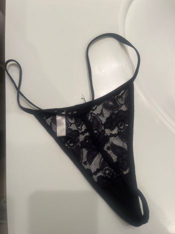 String ficelle noir en dentelle Taille S