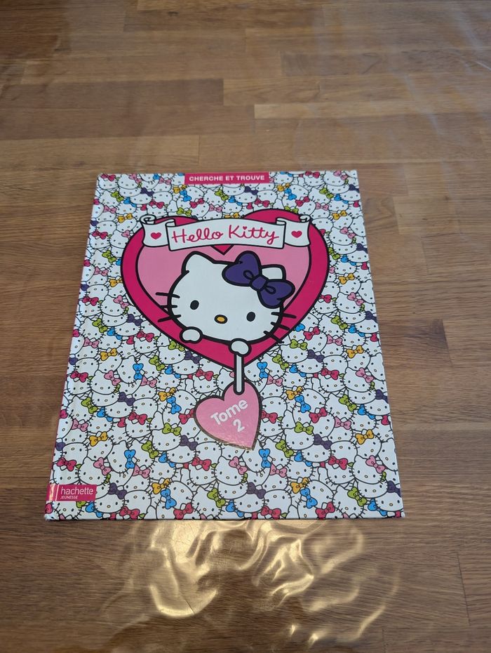 Livre cherche et trouve Hello Kitty