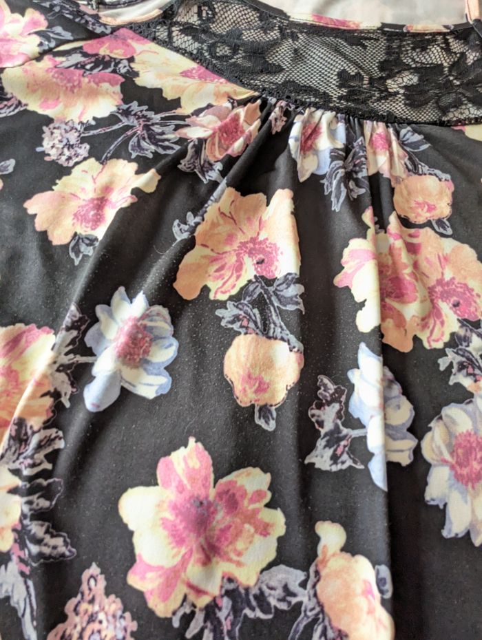 haut à épaules dénudées – motif floral - photo numéro 4