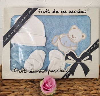 Coffret naissance Fruit de Ma Passion, cape de bain, gant, bonnet et chaussons