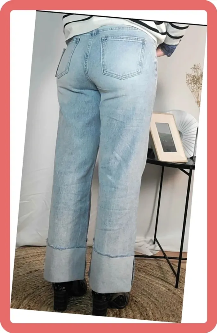 Jean a revers larges 🍒 - Taille 42 - Neuf - photo numéro 2