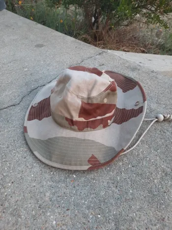 Chapeau militaire camouflage sable désert
