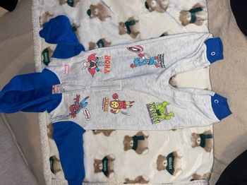 Combinaison Marvel  6/9 mois