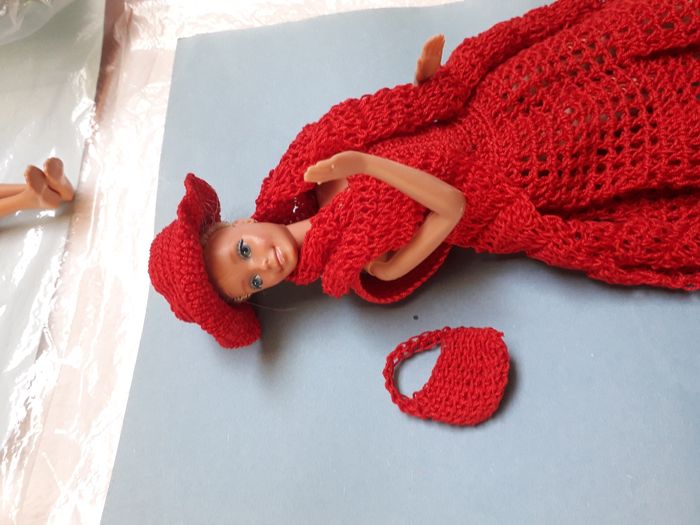 Poupée Barbie habillée de neuf - photo numéro 2