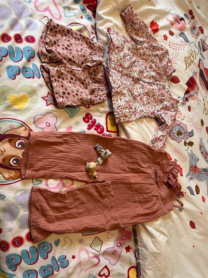 Lot vêtements et tonies