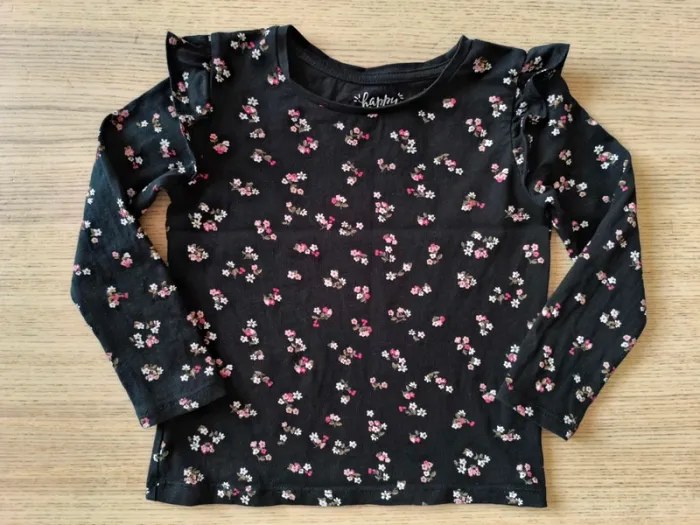 🌸 T-shirt manches longues C&A – Noir à fleurs – Taille 110 cm (5 ans)