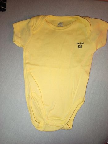 Bodies mode d'enfants taille 6 mois neuf