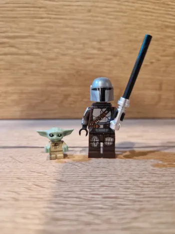 Figurine type lego Mandalorian avec bébé Yoda star wars