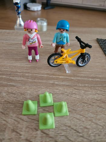 Enfants avec vélo et rollers Playmobil 70061