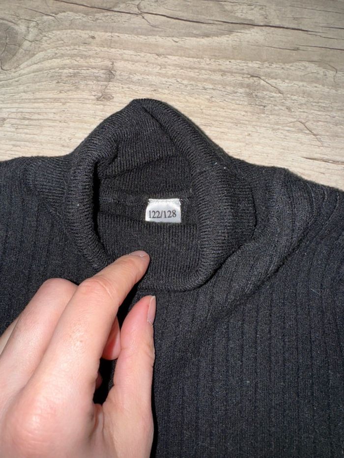 Pull fin col roulé 122/128 7-8ans TBE noir - photo numéro 2
