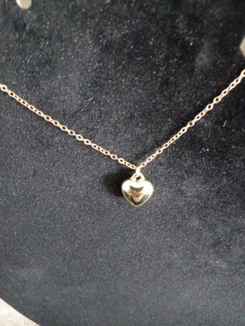 Collier doré motif cœur 