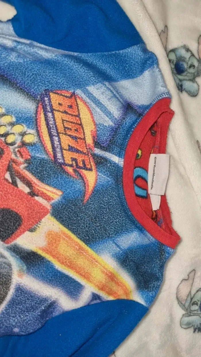 Pyjama polaire blaze et les monster machines 5/6 ans en bon état - photo numéro 4
