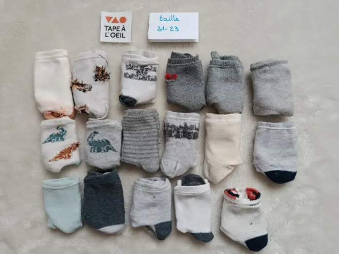 Lot de 17 paires de chaussettes 21-23 tape à l'oeil