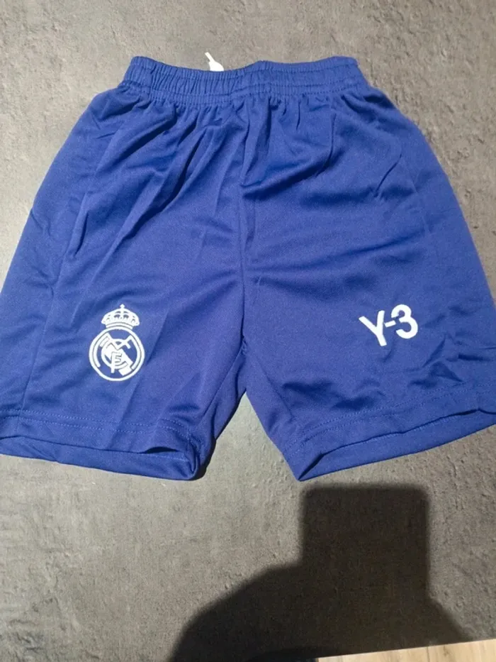 Tenue foot Real Madrid violet 120ans. T.18 - photo numéro 3