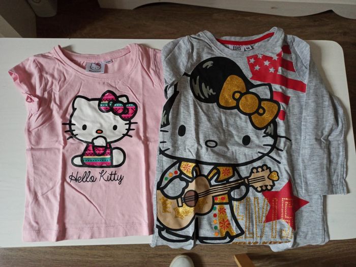 Lot 2 T-shirts Hello Kitty