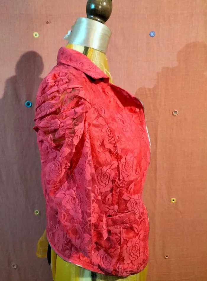 Veste en dentelle taille S - photo numéro 3