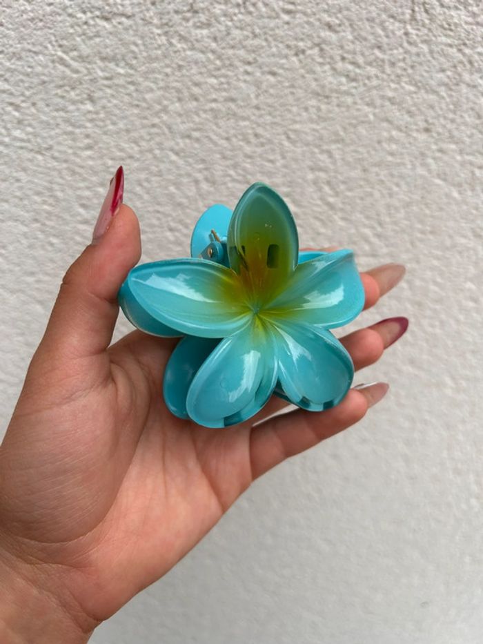 Pince à cheveux bleue pour l’été - photo numéro 2