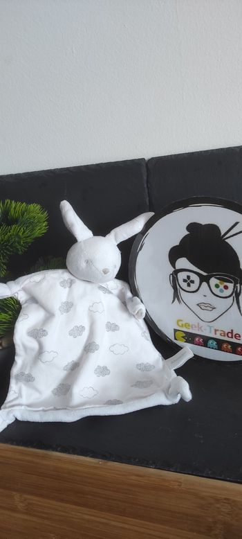 doudou lapin absorba blanc gris nuage plat carré noeud Peluche