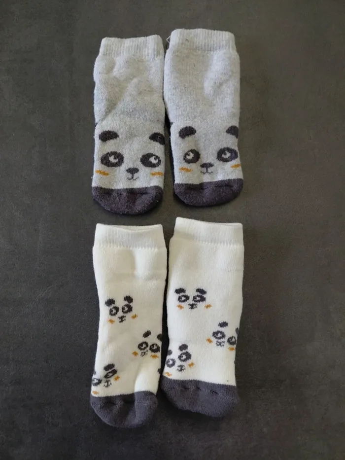 Lot 2 chaussettes épaisses anti-dérapants 0-6 mois Kiabi