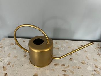 Arrosoir doré