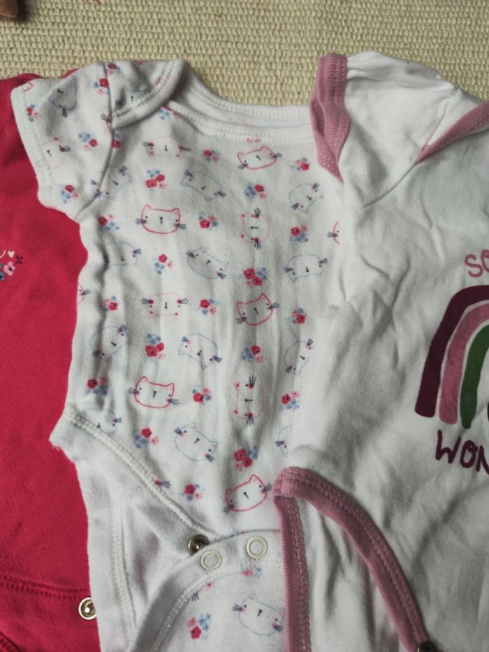 Lot 3 bodys bébé fille – taille 0-3 mois - photo numéro 3