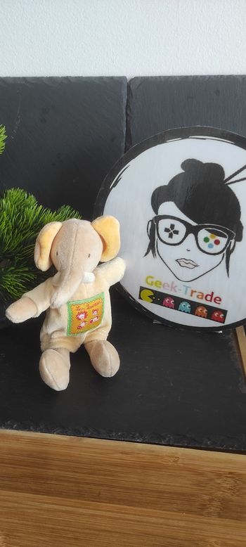 Doudou éléphant marron jaune Grelot petit peluche moulin roty les loustics vert beige