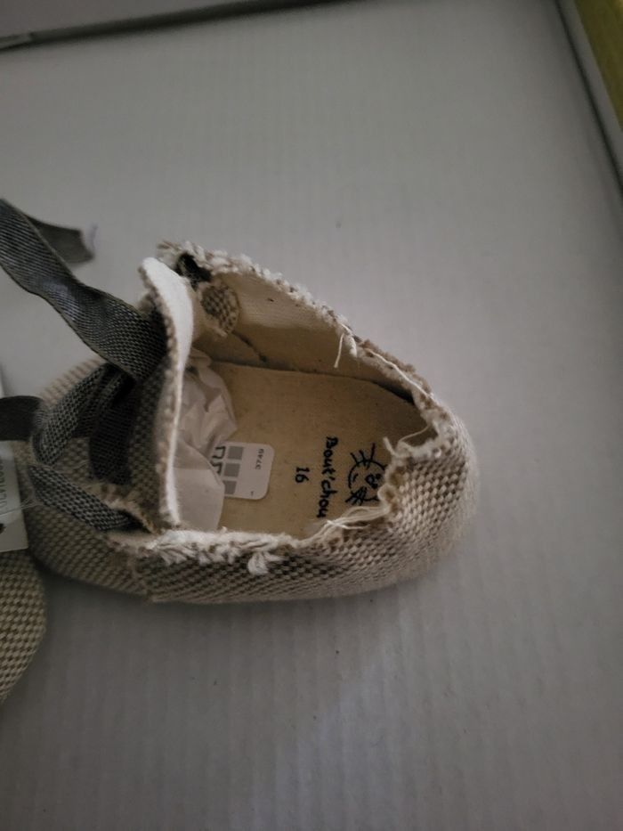 Chaussure t 16 bebe tissu beige neuf avec etiquette - photo numéro 3