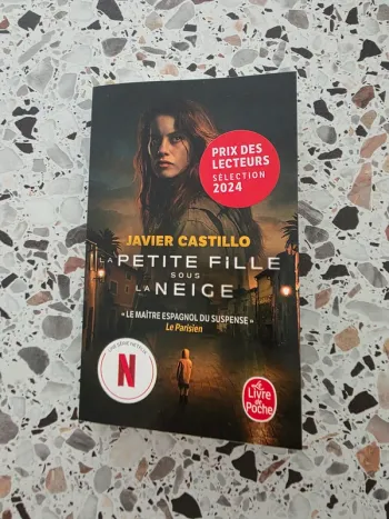 La petite fille sous la neige