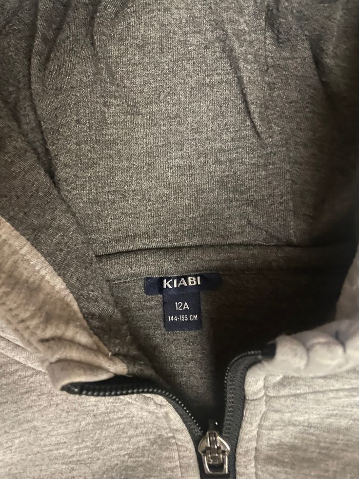 veste sweat à capuche Kiabi garçon 12 ans gris foncé/ gris clair excellent etat - photo numéro 3