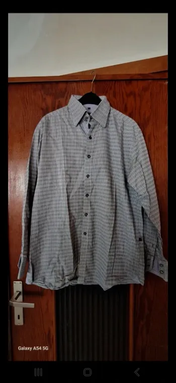 Chemise Dansaert 41/42
Un bouton à remplacer