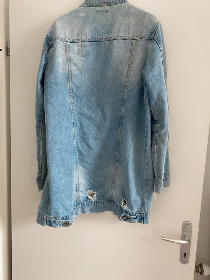 Veste en jean longue déchirée - photo numéro 2
