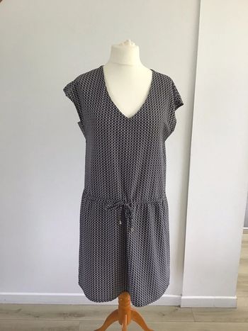 Robe marine et blanche 42