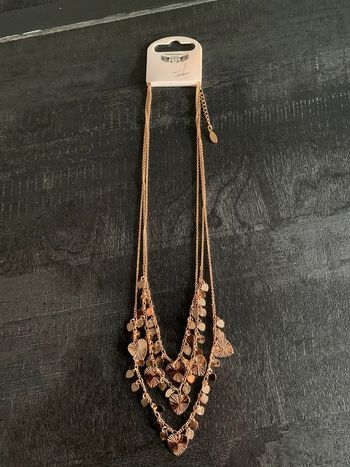 Collier trois rangs cœurs.