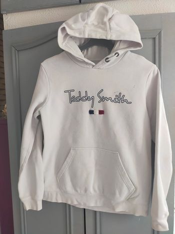 Pull a capuche blanc T 16 ans ou 34 Teddy Smith