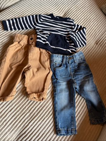 Lot 2 jeans et 1 pull
