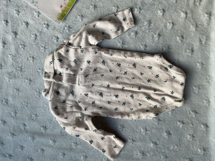 sous pull body manches longues blanc motifs fleurs bleu 3 mois kiabi - photo numéro 8