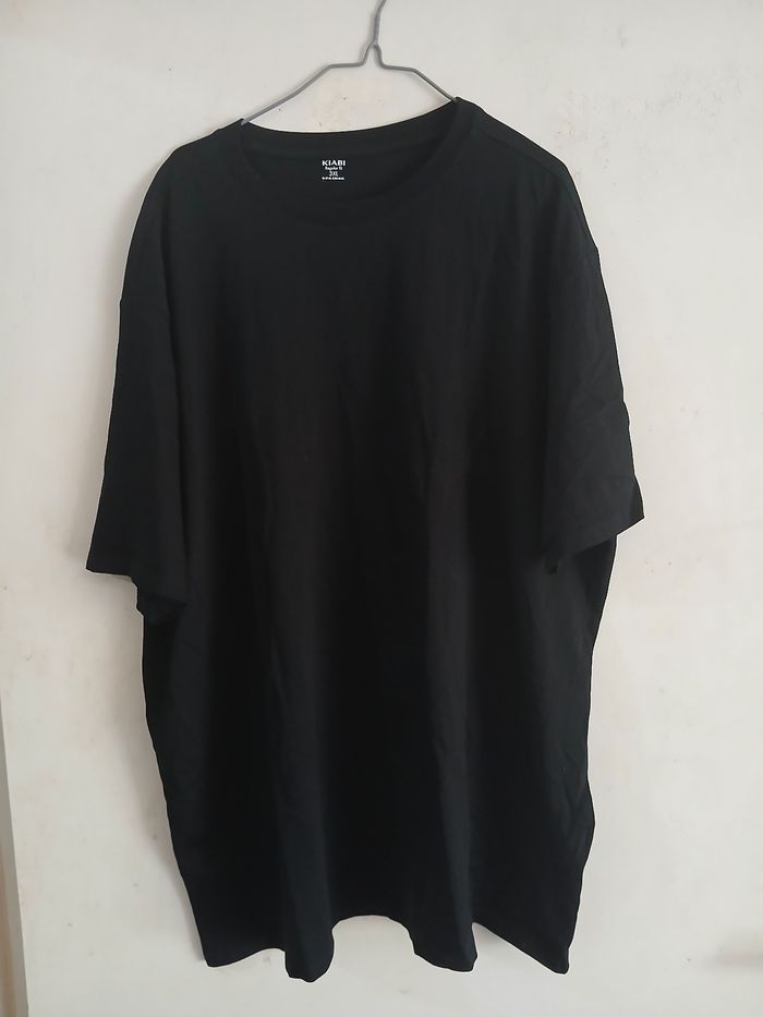 Je vends ce tee-shirt basique noir unisexe - photo numéro 1