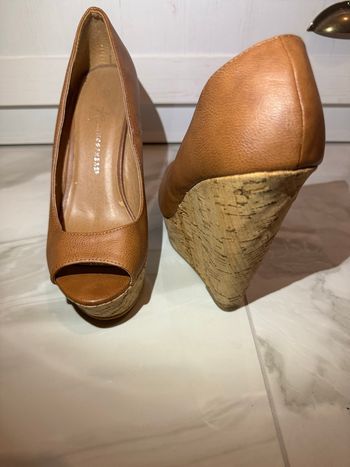 Chaussure à talon compensé