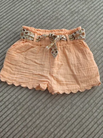 Short fille