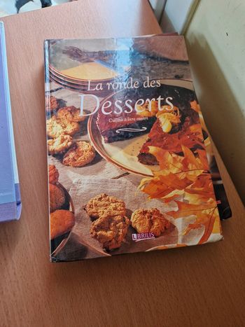 Livre la ronde des desserts